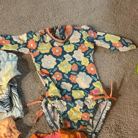 3 Bathing suits - Picture 5 of 9